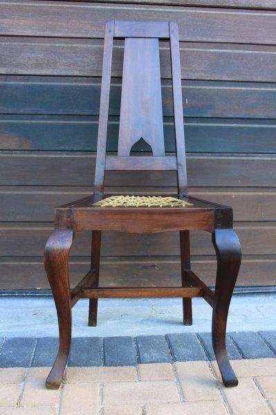 AN AWESOME SOLID TEAK RIEMPIE CHAIR, ON CABRIOLE LEGS. PERFECT IN THE LAPA OR ON A PATIO!!