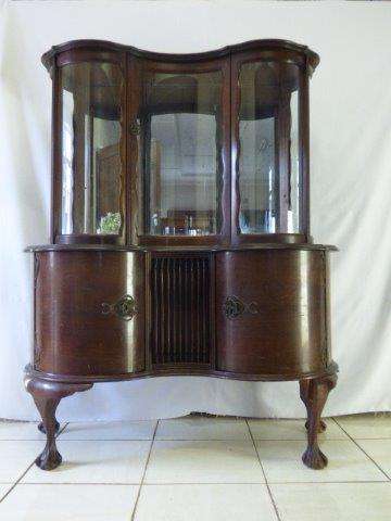 A MAGNIFICENT ANTIQUE DETAILED CURVED GLASS BALL & CLAW SHOWCASE!!! WOW!!!