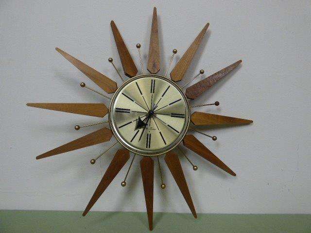 A STUNNING VINTAGE RETRO SETH THOMAS STARBURST SUNBURST WALL CLOCK. BEAUTIFUL!!