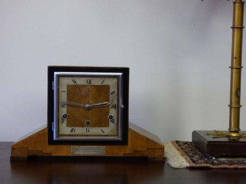A SUPERB "BRITISH MADE" SANTIQUE (c1935) ART DECO WESTMINSTER CHIME MANTLE CLOCK. BEAUTIFUL!!