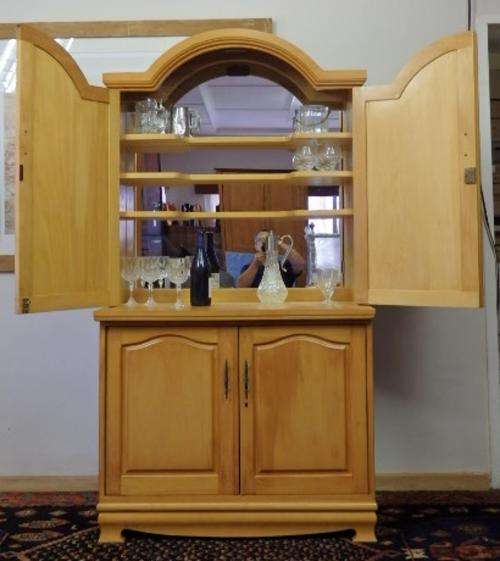A SPECTACULAR SOLID YELLOW WOOD BAR CABINET WITH LOADS OF STORAGE SPACE FOR BOOZE AND GLASSES