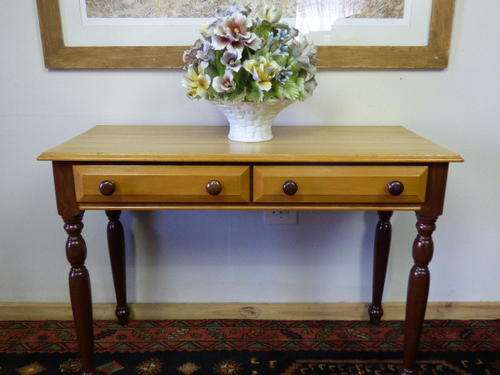 A GORGEOUS YELLOW WOOD & IMBUIA DRESSER WITH 2 DRAWS AND LOADS OF CHARM. VERY PRETTY TURNED LEGS!!