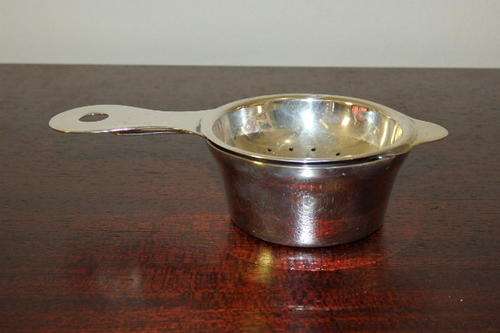 A WONDERFUL SILVER PLATED TEA STRAINER WITH A "DRIP" STAND IN GREAT CONDITION
