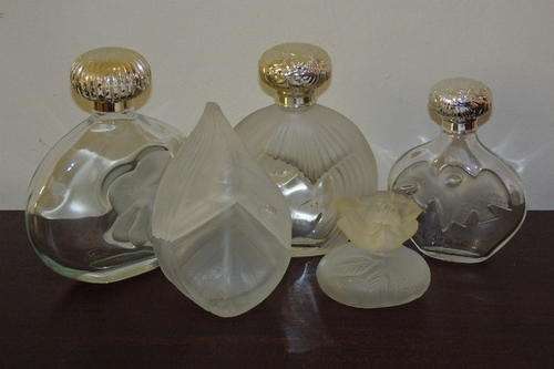 AN EXQUISITE COLLECTION OF 5x COLLECTIBLE PERFUME BOTTLES INCLUDING LALIQUE GLASS bid/bottle