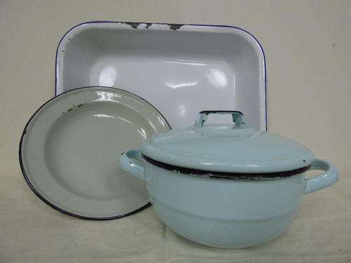AN AWESOME COLLECTION OF ENAMEL WARE, MEAT DISH, POT & PLATE, PERFECT FOR THE LAPA/BRAAI AREA!!