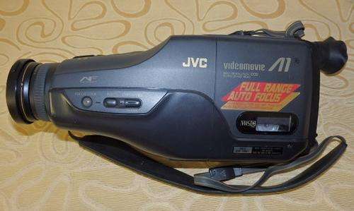 A FANTASTIC VINTAGE "JVC" GR-A1 VIDEO CAMCORDER WITH CABLES, BATTERIES, CHARGER IN A "HARD CASE"