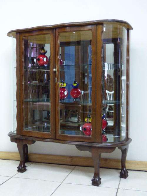 A MAGNIFICENT ANTIQUE "DETAILED" CURVED GLASS BALL & CLAW SHOWCASE!!! WOW!!!