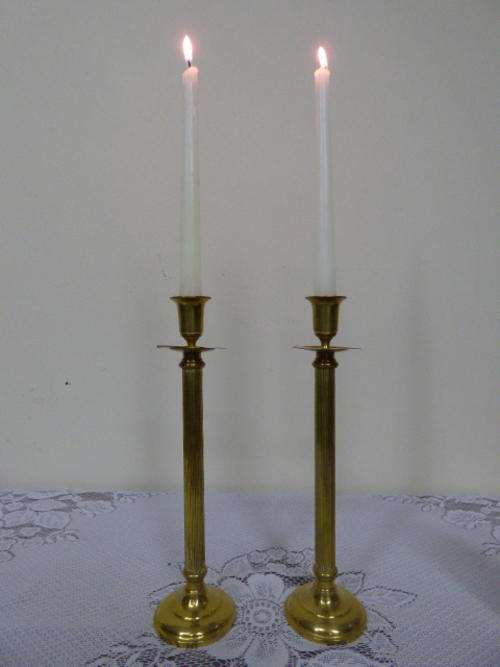TWO STUNNING TALL BRASS CANDLESTICK HOLDERS WITH BEAUTIFUL CLASSIC LINES bid/holder