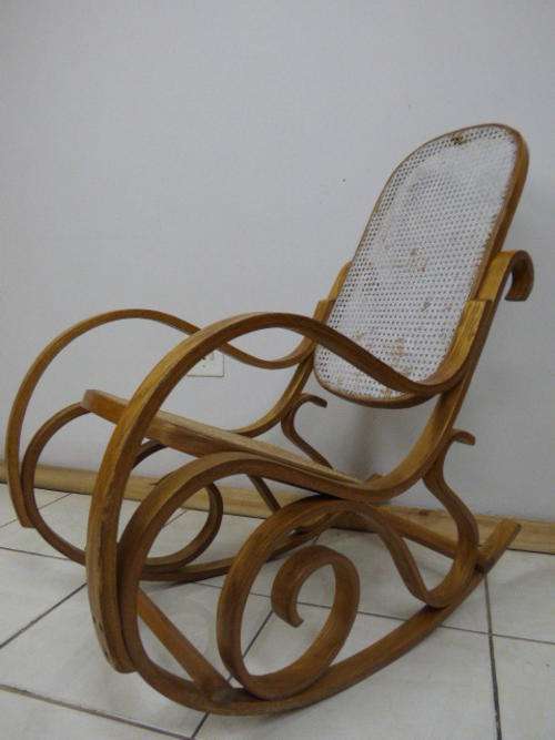 A STUNNING ANTIQUE, VERY VALUABLE BENTWOOD ROCKER, NEEDS SOME TLC. STILL STUNNING!!