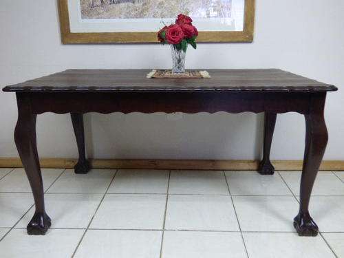 AN ABSOLUTELY BEAUTIFUL SIX SEATER BALL AND CLAW DINING ROOM TABLE!!  STUNNING!!
