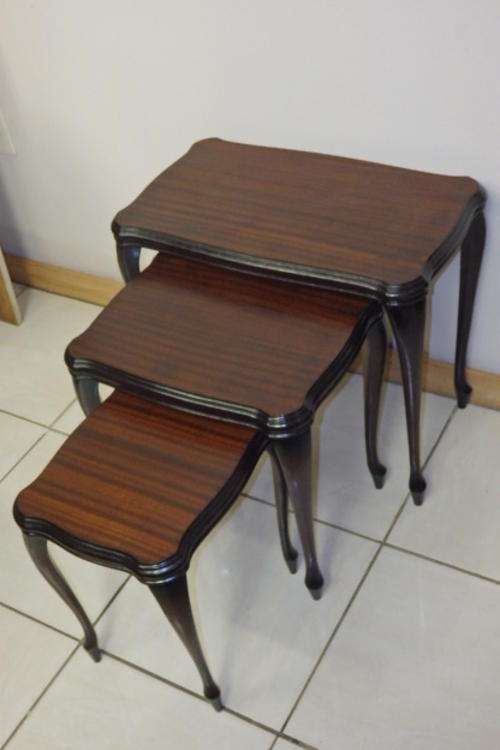 AN EXQUISITE SET OF THREE SOLID WOODEN QUEEN ANNE STACKING/ NESTING TABLES IN WONDERFUL CONDITION