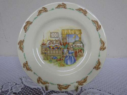 A DELIGHTFUL RARE VINTAGE ROYAL DOULTON BUNNYKINS PLATE. ALBION SHAPE. STUNNING!