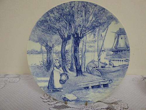 AN ABSOLUTELY GORGEOUS LARGE DELFT (DUTCH) PLATE, STUNNING ON YOUR TABLE!!