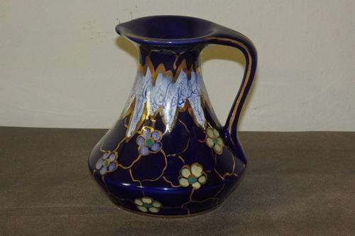 A BEAUTIFUL ORIGINAL HAND PAINTED DUTCH "GOUDA" COBALT BLUE "REGINA" PORCELAIN MILK JUG
