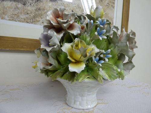 AN EXCEPTIONAL (HUGE) BEAUTIFUL VINTAGE "BASSANO" FLOWER ARRANGEMENT IN A GORGEOUS VASE. STUNNING!!!