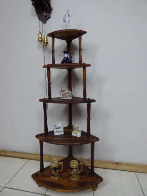 A STUNNING VINTAGE SOLID BLACKWOOD 'WHATNOT' SHELF FOR COLLECTIBLES, IN FANTASTIC CONDITION!!!
