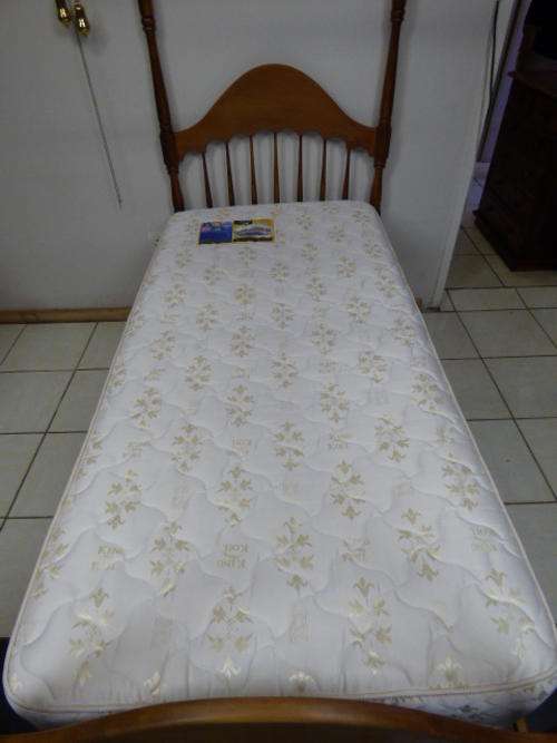 A STUNNING KING KOIL PERFORMA ULTRA SINGLE BED MATTRESS WITH EXTRA DEPTH, FABULOUS, HARDLY USED!!
