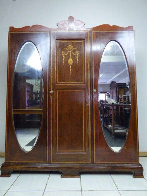 AN EXQUISITELY ELEGANT VINTAGE WARDROBE w 2 LARGE MIRRORS IN GREAT CONDITION FOR ITS AGE! AWESOME!