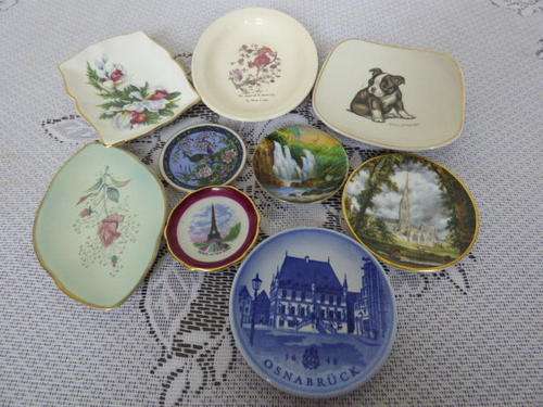 A WONDERFUL COLLECTION OF 9x DIFFERENT SIZED PORCELAIN PIN/ GEM PLATES - SOME WELL KNOWN NAMES!!!