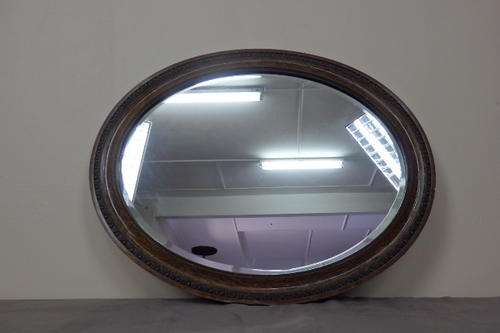 A STUNNING VINTAGE (LARGE) "OVAL" WALL MIRROR WITH BEVELLED GLASS MIRROR AND BEAUTIFUL DETAILING