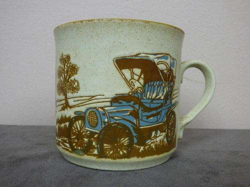 A LOVELY LARGE ASHDALE COFFEE MUG DEPICTING A VINTAGE CAR, FOR USE OR DISPLAY!!