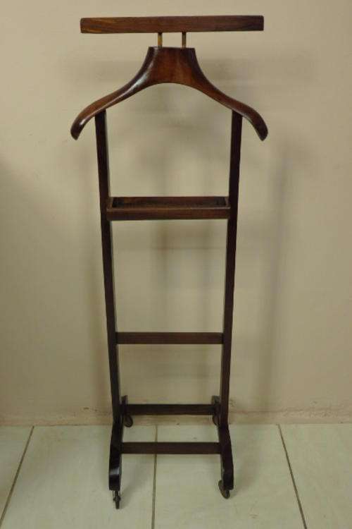 A BEAUTIFUL VINTAGE SOLID WOODEN "DUMB VALET" CLOTHING STAND (MR JEEVES) IN GREAT CONDITION