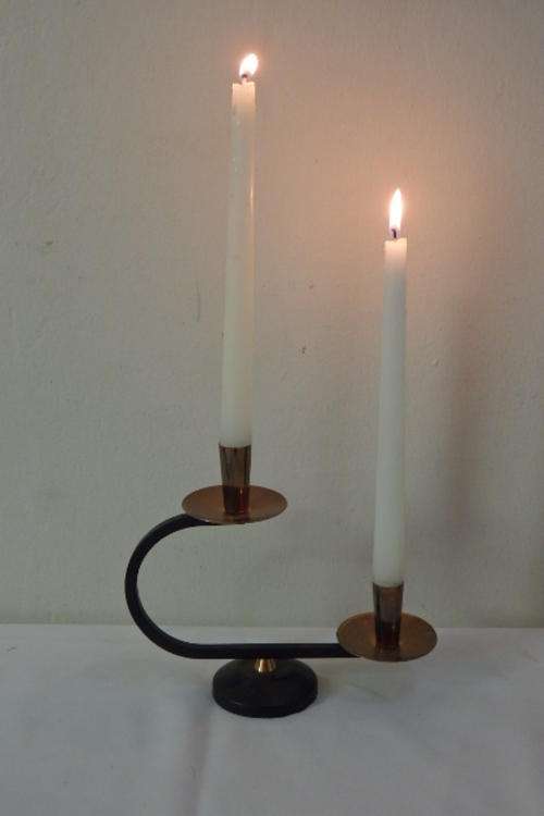 A FANTASTIC VINTAGE "RETRO" "SUN-GLO" COPPER-WEAR TWO TIER CANDLE STAND IN WONDERFUL CONDITION