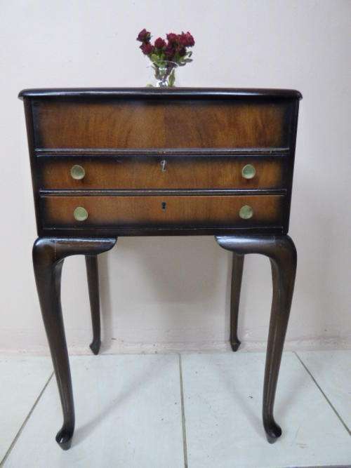 AN EXTREMELY RARE VINTAGE QUEEN ANNE CUTLERY CANTEEN (CADDY) TABLE STAND!!