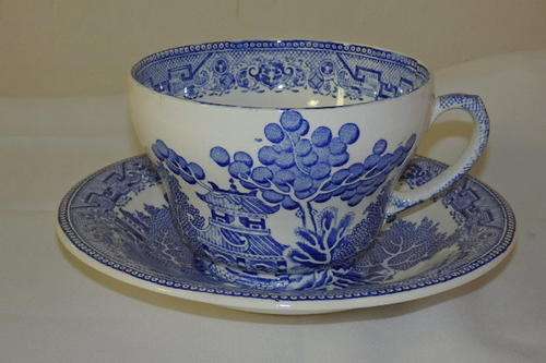 A MAGNIFICENT & EXCEPTIONALLY RARE MALING PORCELAIN "JUMBO" CUP & SAUCER SET IN THE "WILLOW" PATTERN