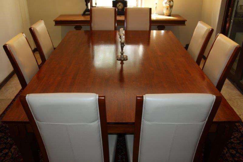 WOW! A MAGNIFICENT SOLID BURMESE TEAK 8 SEATER DINING ROOM TABLE IN EXCELLENT CONDITION!!!