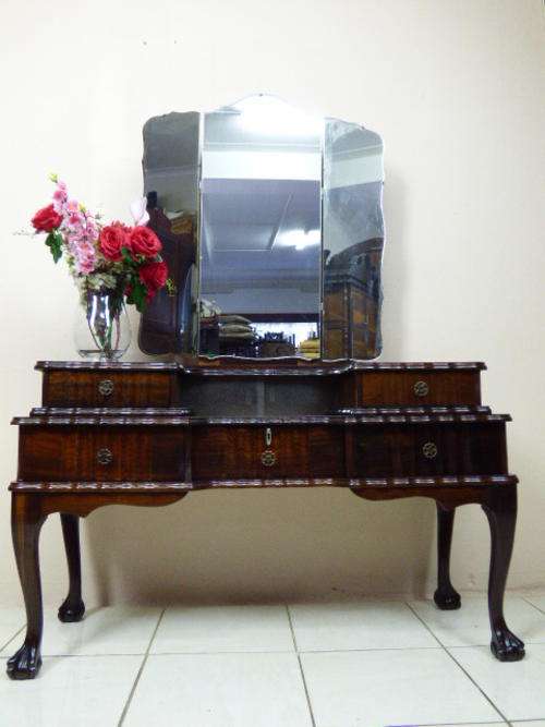 A GORGEOUS IMBUIA DRESSING TABLE WITH 5 DRAWERS AND 3 MIRRORS. STUNNING!!!
