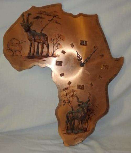 AN AWESOME VINTAGE "RHODESIAN" COPPER BATTERY OPERATED WALL CLOCK WITH A KUDU & SABLE MOTIF