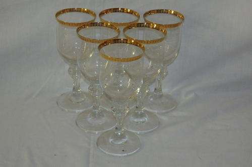 AN EXQUISITE SET OF 6x "GARY BARR" "VERSAILLES" CRYSTAL WINE GLASSES WITH 18ct GOLD TRIM