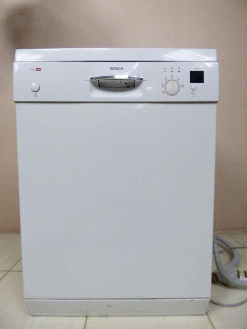 AN AWESOME BOSCH AUTO 3 IN 1 DISHWASHER, IN VERY GOOD WORKING ORDER!!!