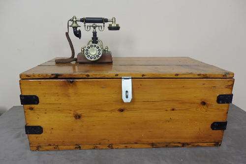 AN AWESOME VINTAGE SOLID "OREGAN" PINE CHEST/ STORAGE BOX w/ A HINGED LID AND IRON DETAILING