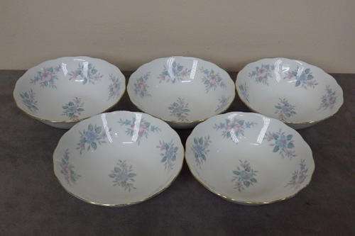 A GORGEOUS SET OF FIVE VINTAGE "COLCLOUGH" BONE CHINA BOWLS IN WONDERFUL CONDITION