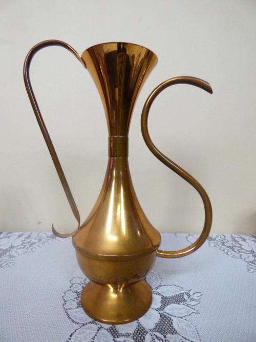 A WONDERFUL LARGE VINTAGE COPPER OIL DISPENSER , LOVELY IN A KITCHEN DISPLAY!!
