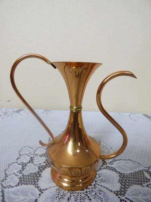 A WONDERFUL PETITE VINTAGE COPPER OIL DISPENSER , LOVELY IN A KITCHEN DISPLAY!!