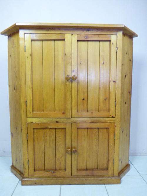 A STUNNING PINE TV, DRINKS/ALL PURPOSE CABINET WITH LOADS OF SPACE. BEAUTIFUL!!