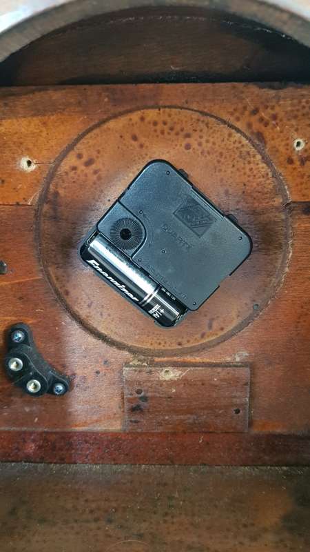A vintage Seth Thomas battery operated clock