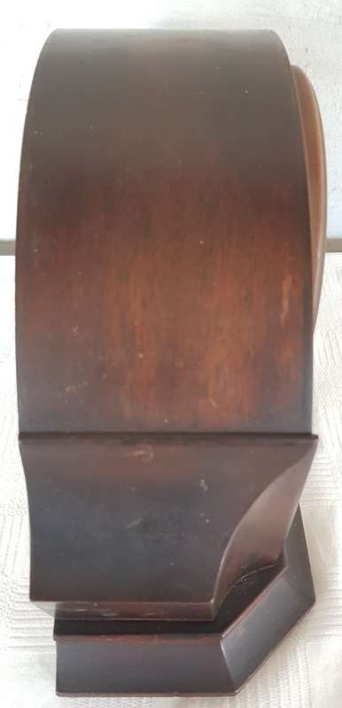 A vintage Seth Thomas battery operated clock