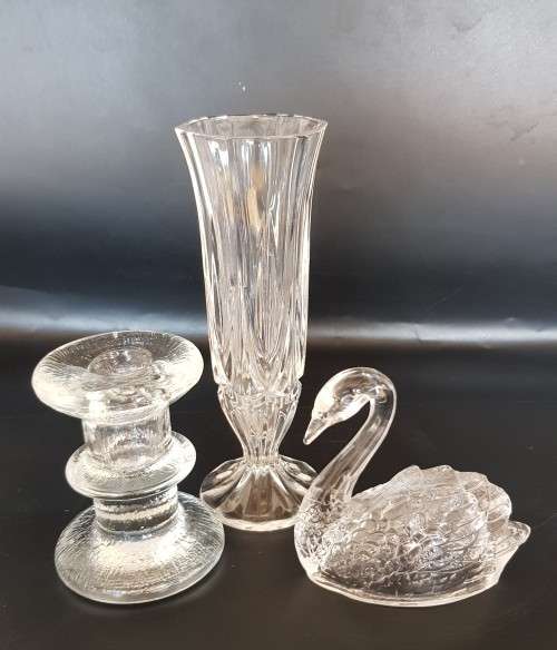 A beautiful lot of 3 glass ornaments, candle holder, vase and Swan