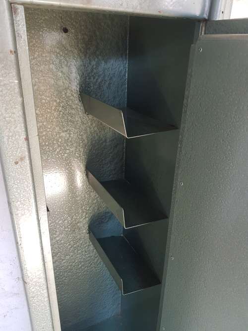 An awesome `SA Safe` rifle safe with keys - rifle and hand guns
