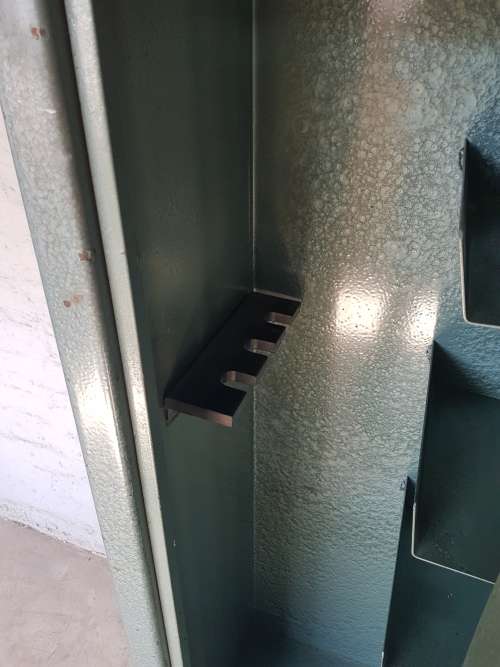 An awesome `SA Safe` rifle safe with keys - rifle and hand guns