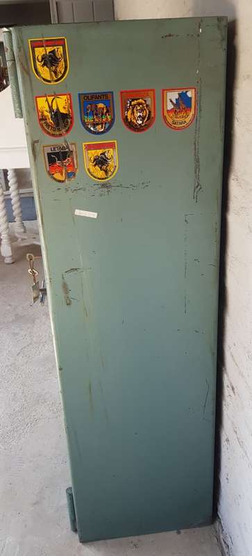 An awesome `SA Safe` rifle safe with keys - rifle and hand guns