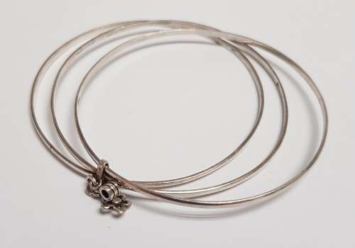 A stunning silver (925) 3 bangle set 15grams
