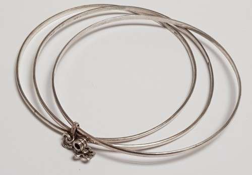 A stunning silver (925) 3 bangle set 15grams