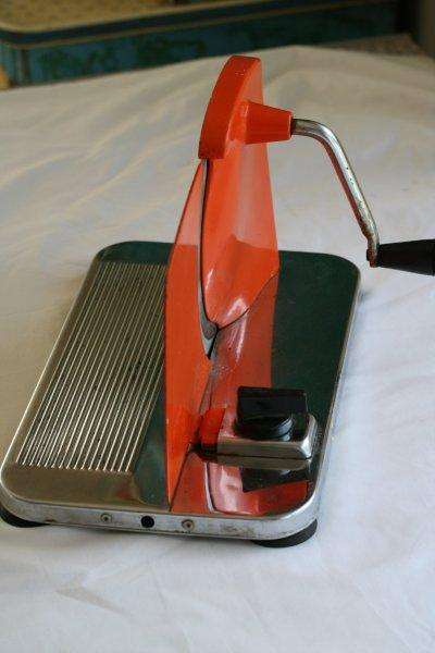 CHECK THIS OUT!!! A VINTAGE PINEWARE BREAD / POLONY SLICER!!!
