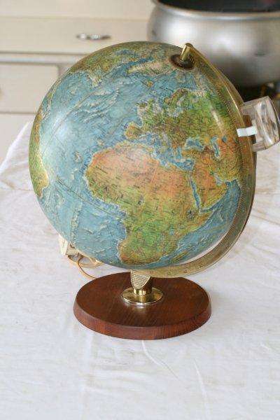 AN ABSOLUTELY STUNNING WORLD GLOBE FROM THE 1960's WITH A LIGHT AND A MAGNIFYING GLASS!!!