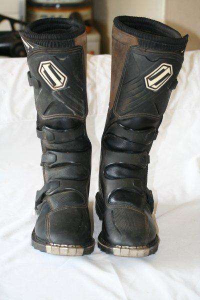 AN AWESOME PAIR OF MX BOOTS!!! VIEW THE PICS, THESE BOOTS ARE STILL IN THE GREAT CONDITION!!!!